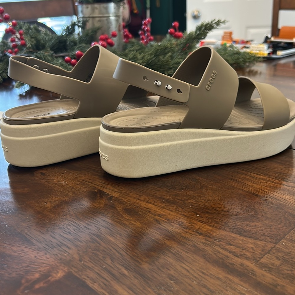 CROCS Women's Beige Platform Sandals - Picture 4 of 4